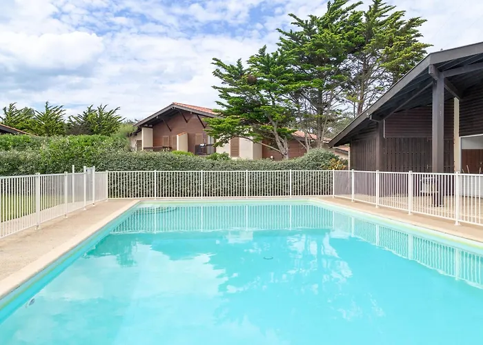 Villa Mitoyenne Avec Jardin, Proche Plage A Seignosse, Piscine, Parking Prive Et Wifi